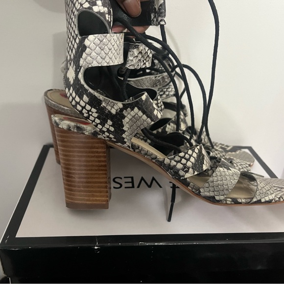 Snakeskin heels - Picture 3 of 3